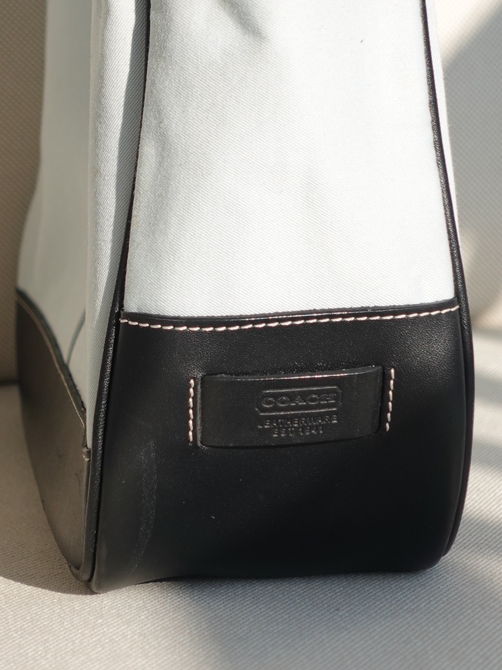 Vintage Coach Hamptons Two-Tone Canvas Tote Bag - Picture 4 of 11